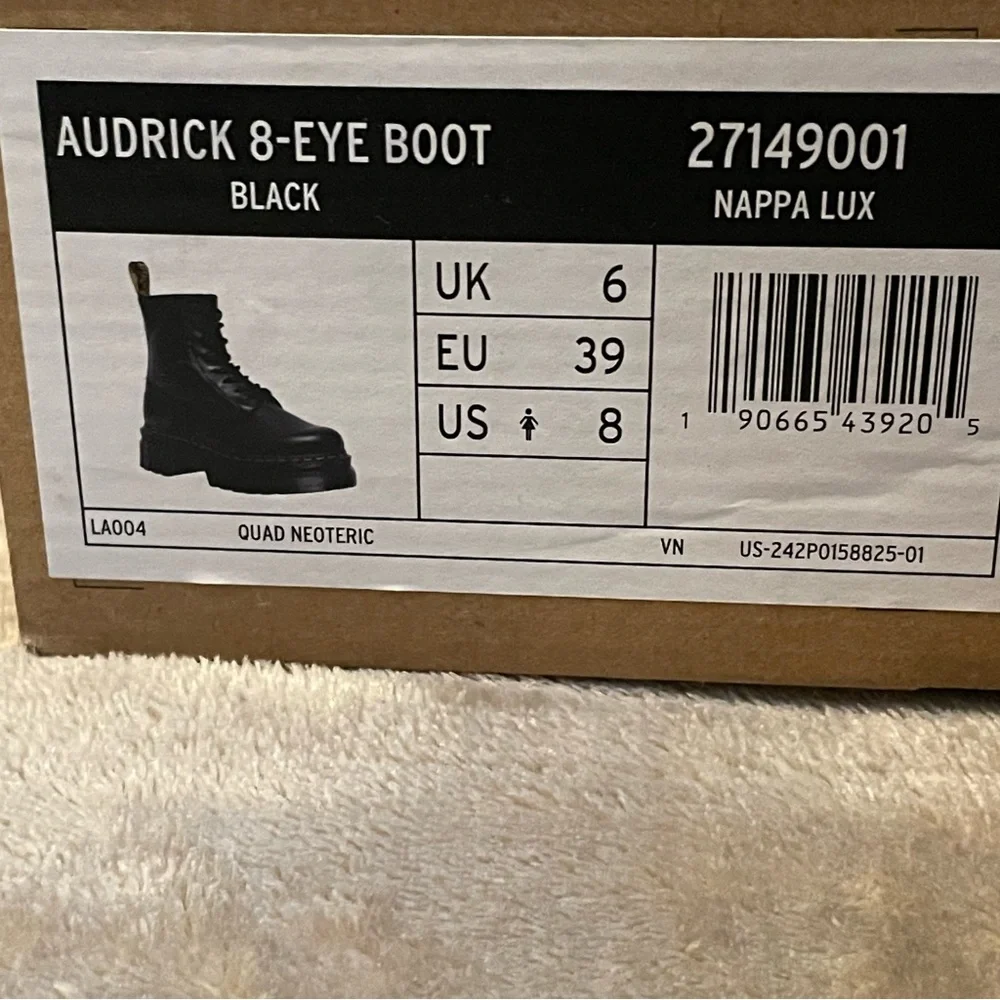 Dr. Martens Audrick Boot size 8 - Picture 8 of 11